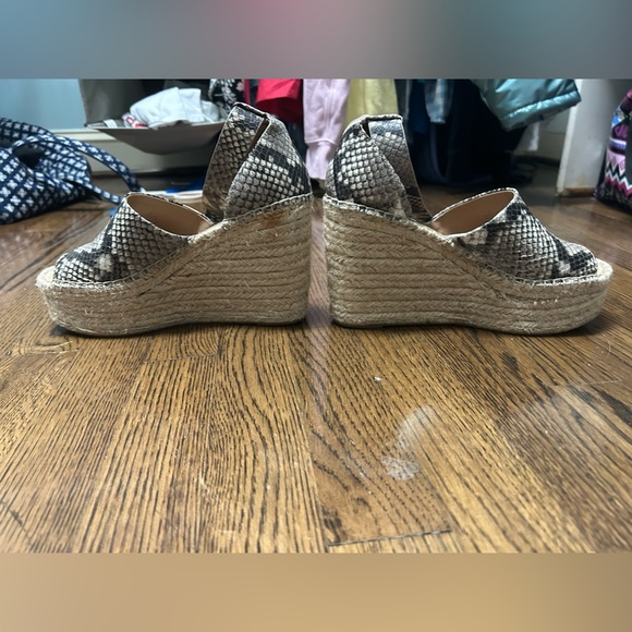 Marc Fisher LTD Snakeprint Wedges - Size 8 - Picture 5 of 5